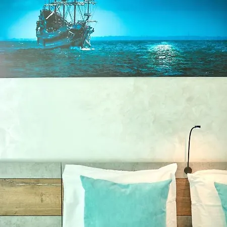 Blue Bamboo Pools And Parking Apartment *