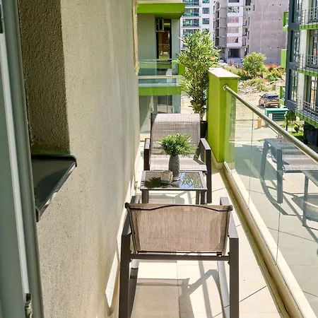 Blue Bamboo Pools And Parking Lägenhet