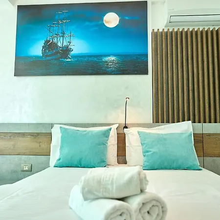 Blue Bamboo Pools And Parking *