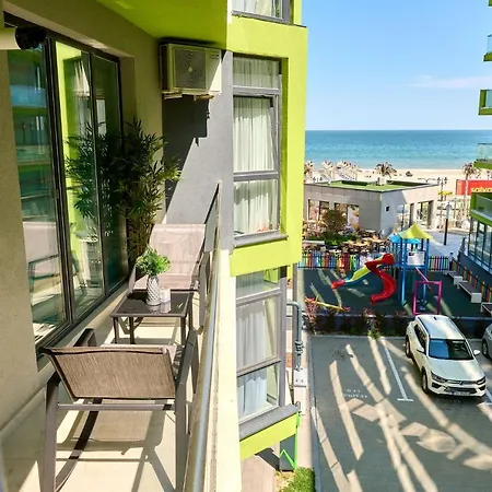 Blue Bamboo Pools And Parking Apartament