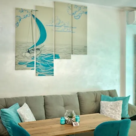 Blue Bamboo Pools And Parking Apartament